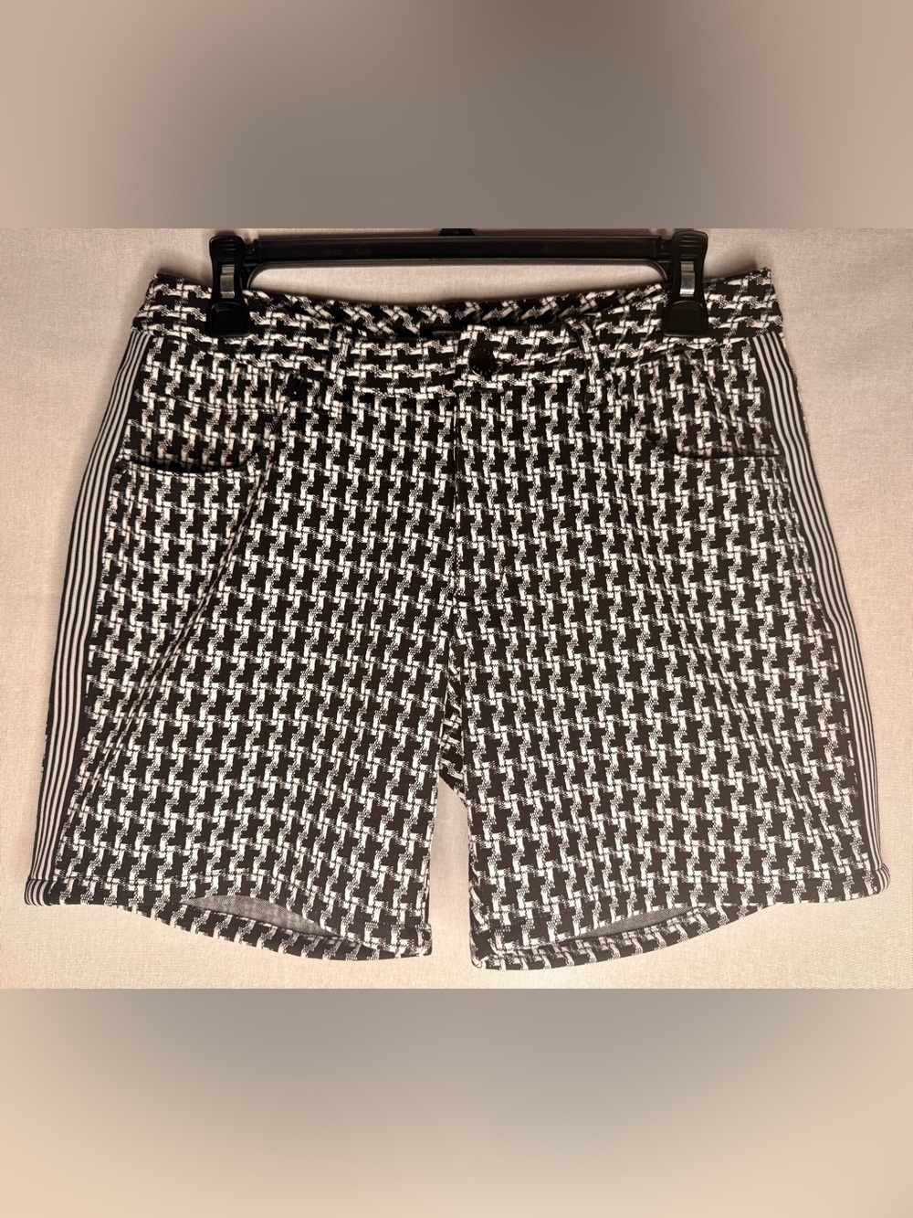 Men's Black & White Houndstooth Flat Front Shorts with Side Stripe Size 30